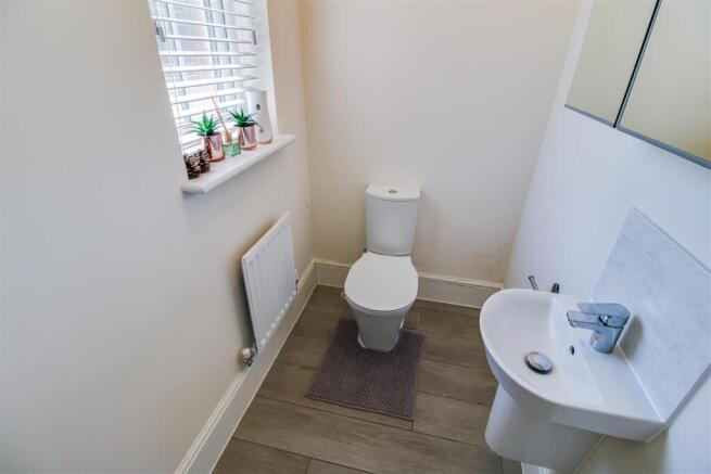 4 bed Detached for sale Image 7