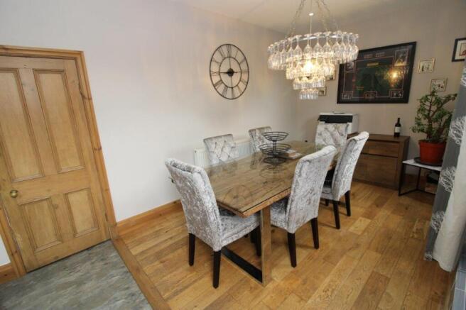 4 bed Detached for sale Image 9