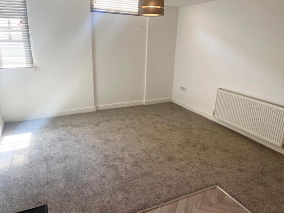 2 bed Apartment to rent Image 5