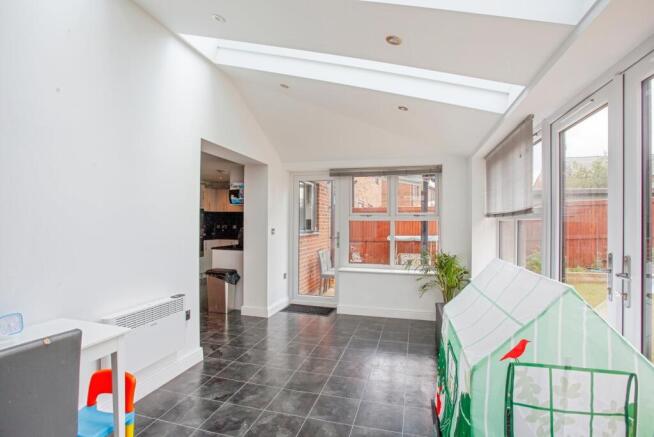 4 bed Detached for sale Image 11