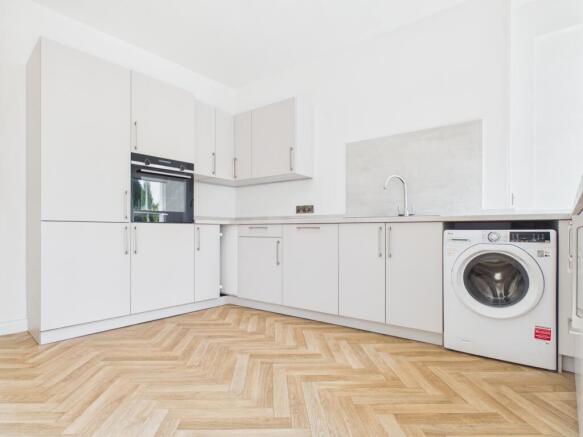 2 bed Flat to rent Image 6