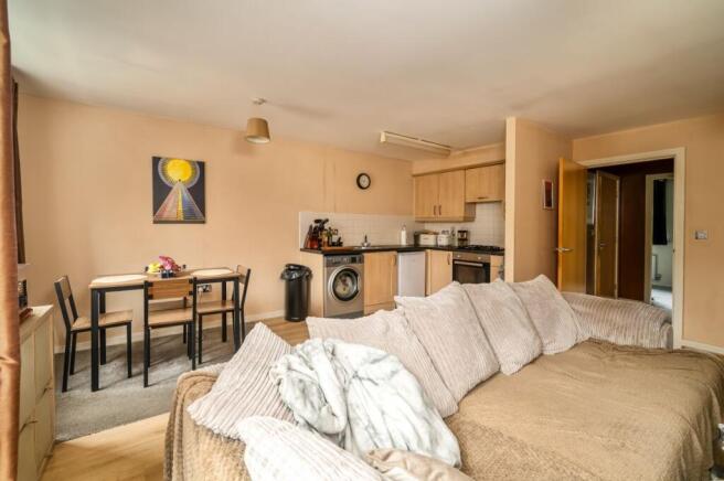 2 bed Apartment for sale Image 6