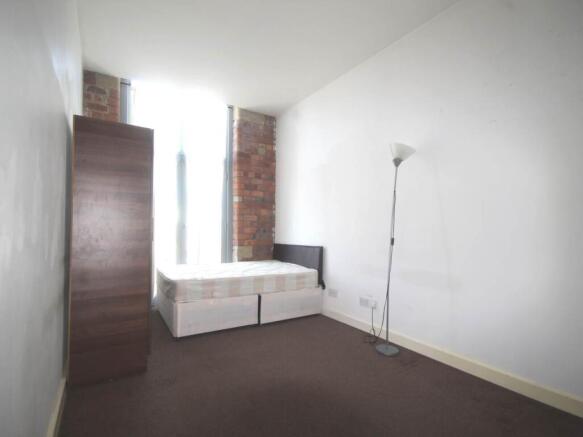 2 bed Flat to rent Image 5