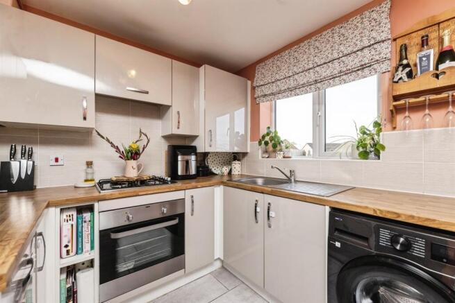 2 bed Semi-Detached for sale Image 12