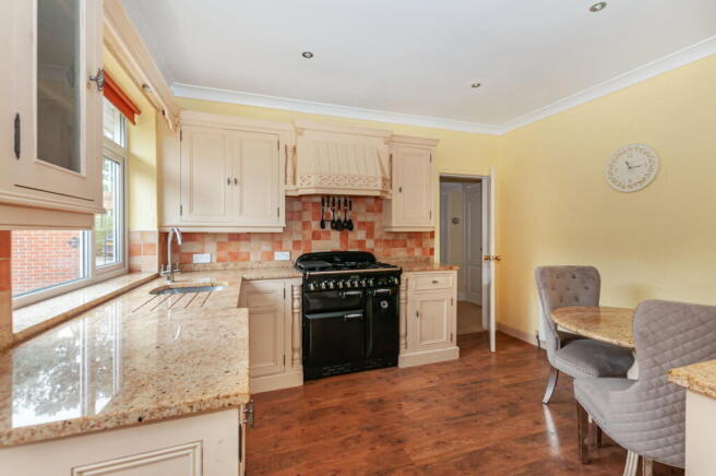 4 bed Detached Bungalow for sale Image 8