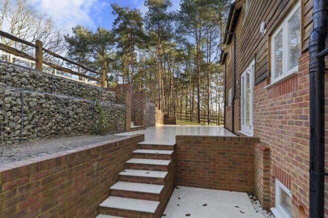 Oak Lodge, Gomshall GU5 9NY V2-10-1920.jpg