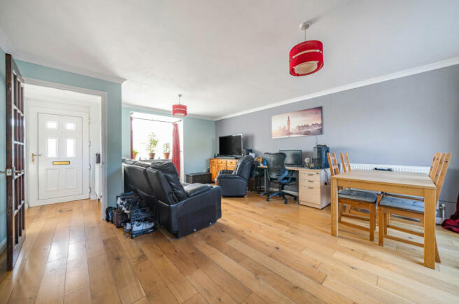Lounge/Dining Area
