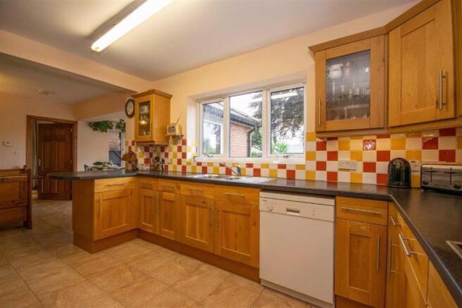 L Shaped kitchen/Breakfast/Garden Room
