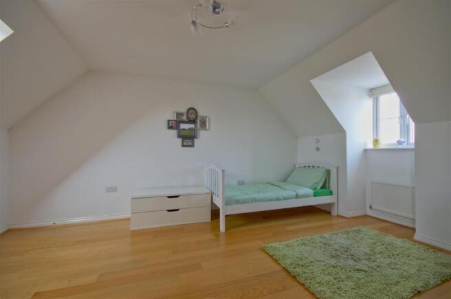 Bedroom 4.jpg