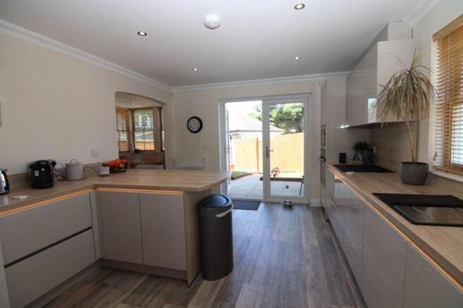 Kitchen / brea...