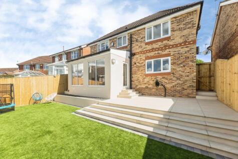Elm Close, Pontefract, WF8