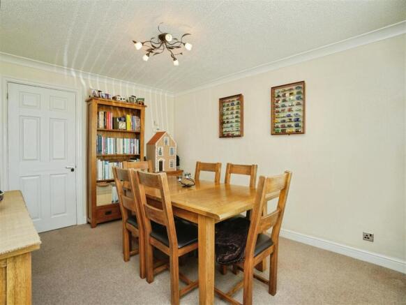 4 bed House for sale Image 9