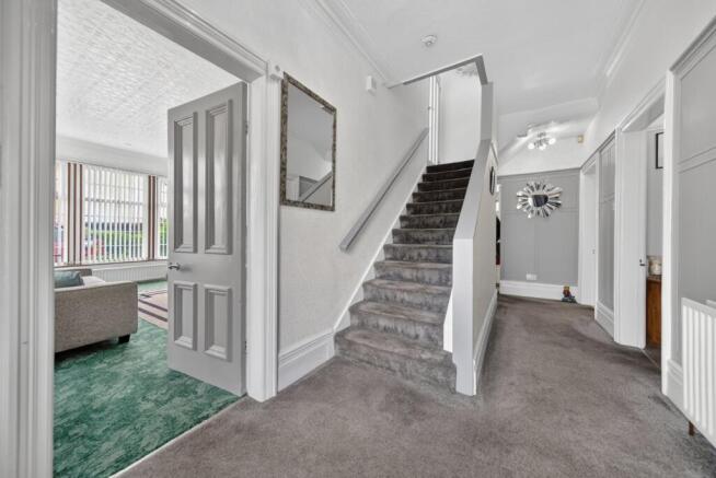 5 bed Detached for sale Image 11