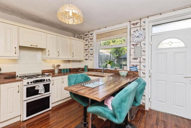 2 bed Semi-Detached Bungalow for sale Image 7