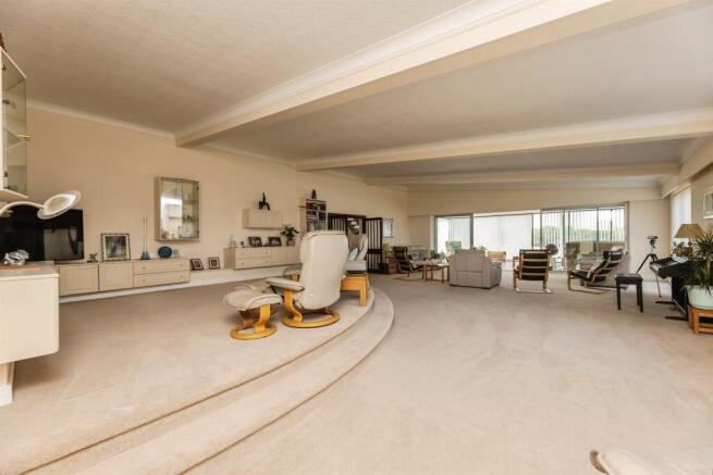 4 bed Detached for sale Image 8