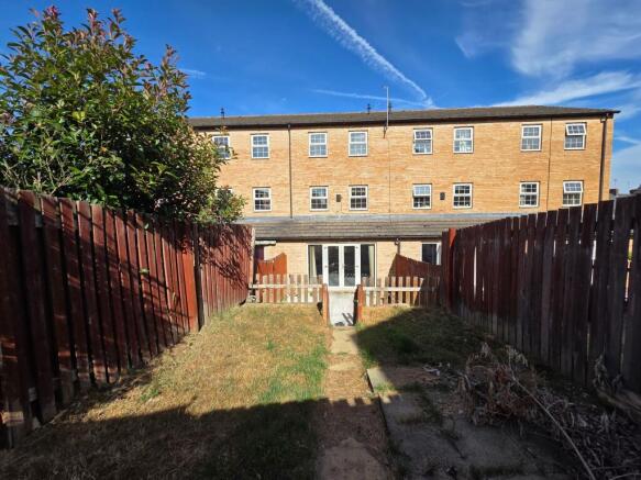 3 bed Terraced for sale Image 11