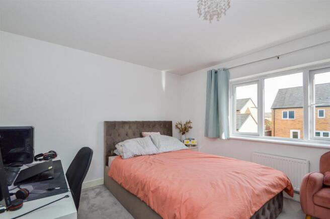3 bed Semi-Detached for sale Image 8