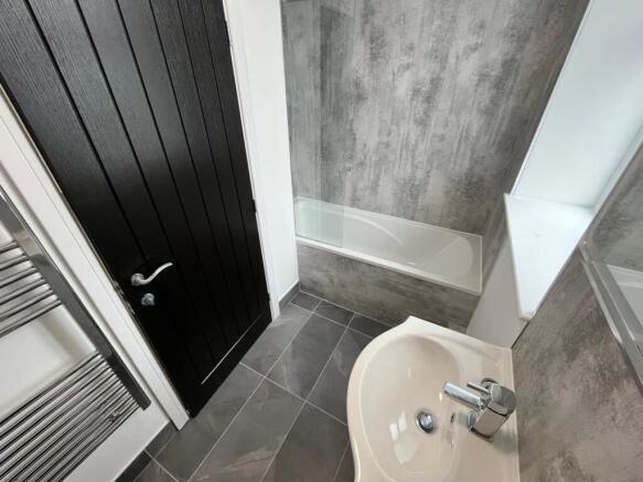 2 bed Flat to rent Image 5