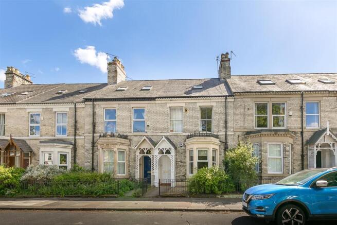 3-bed flat on Holly Avenue, Jesmond, Newcastle Upon Tyne, £250,000