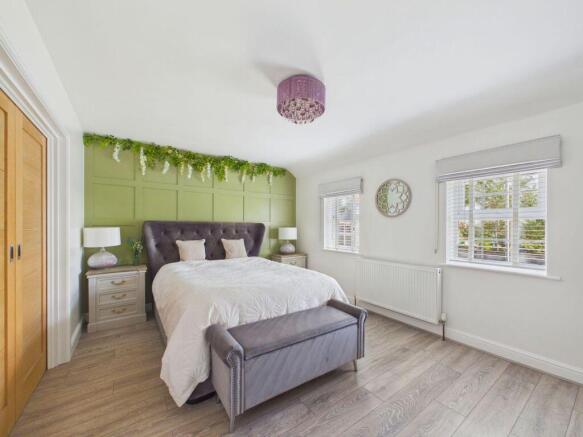 4 bed Semi-Detached for sale Image 8