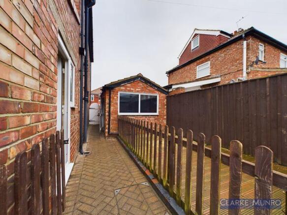 3 bed House to rent Image 12