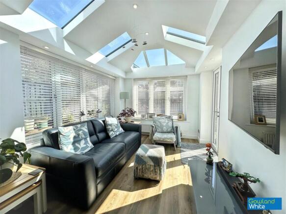 4 bed Detached for sale Image 8
