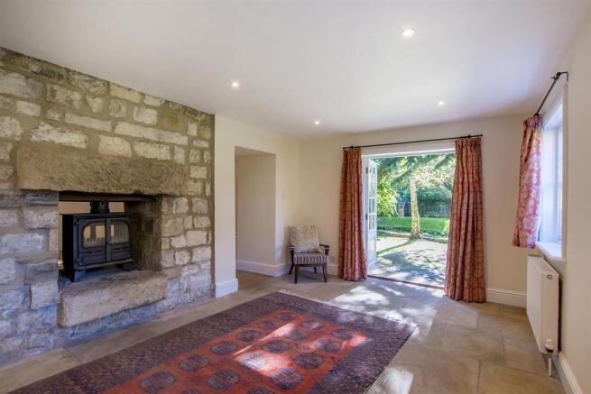 4 bed Detached to rent Image 6