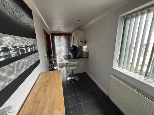 3 bed Semi-Detached to rent Image 8