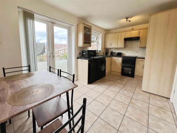 3 bed Semi-Detached for sale Image 6