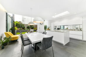1, St James Close, London SW17 7RU