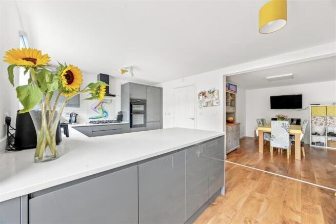 Kitchen 5.jpg