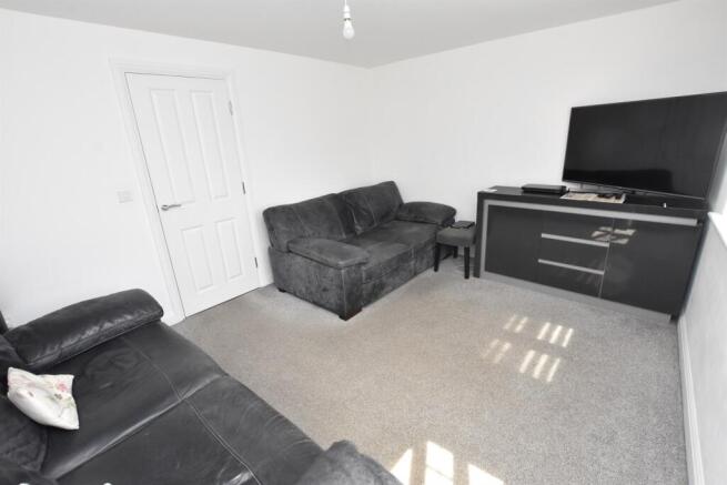 4 bed Semi-Detached for sale Image 8