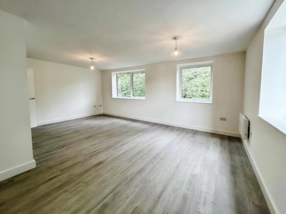 2 bed Apartment to rent Image 6