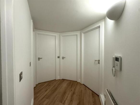Hallway pic 3.jpeg