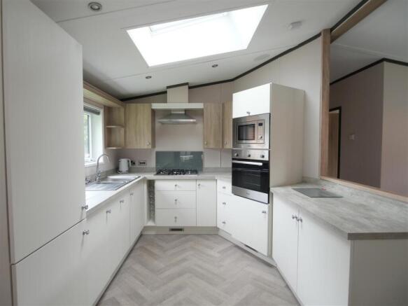 2 bed Park Home for sale Image 6