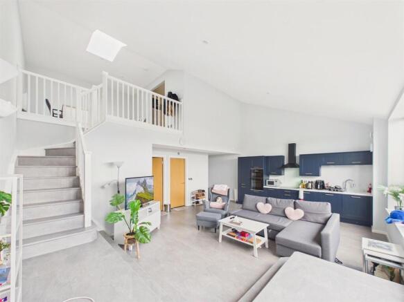 OPEN PLAN LIVING AREA