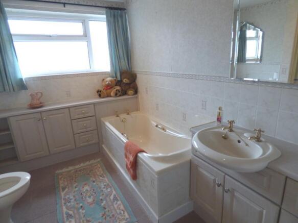 En-Suite Bathroom