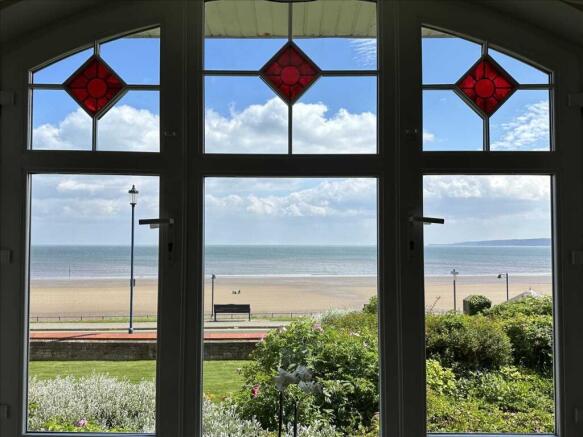 2 bed Flat for sale Image 6