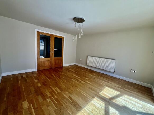 5 bed Detached to rent Image 5