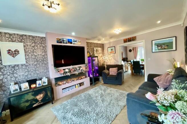 4 bed Detached for sale Image 4