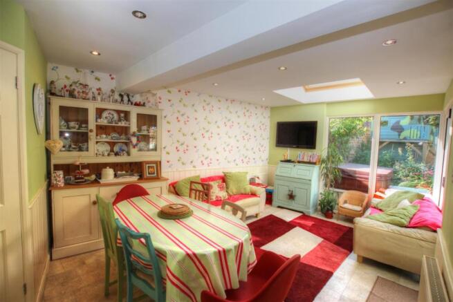 GARDEN ROOM