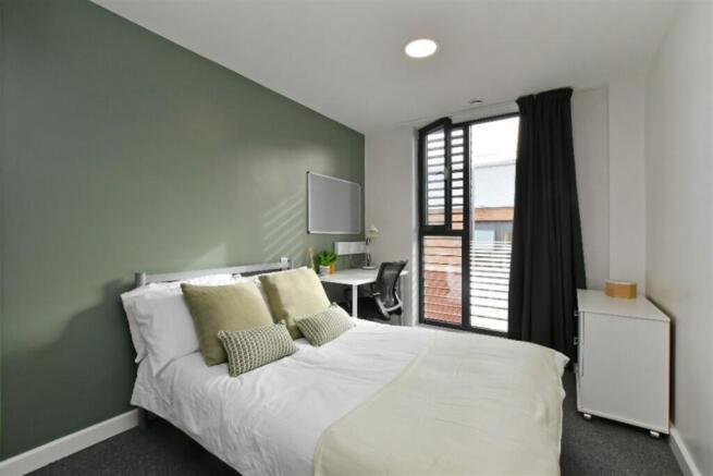 5 bed Apartment to rent Image 6