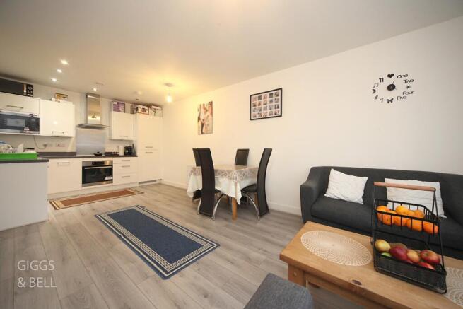 Armstrong Road, Luton, Bedfordshire, LU2 0FU photo 3