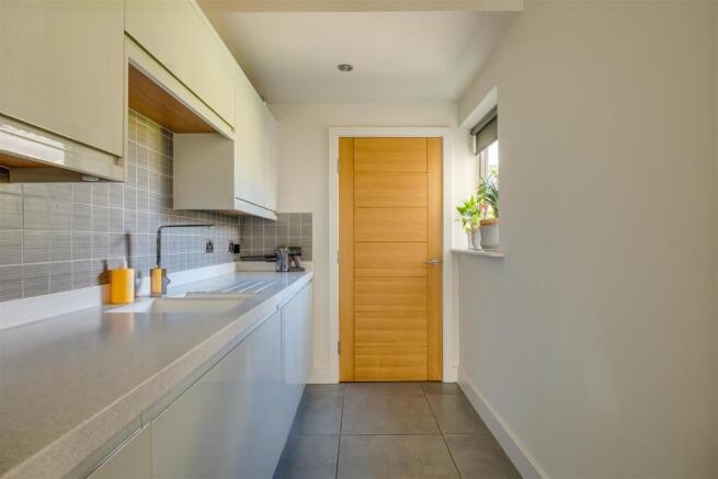 4 bed Detached for sale Image 11
