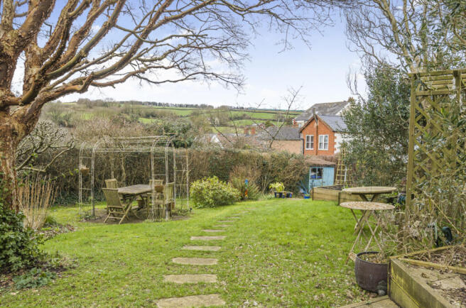 Sunny Garden & View
