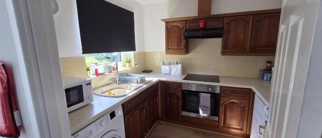 3 bed Semi-Detached to rent Image 4
