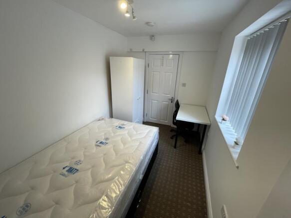 2 bed Flat to rent Image 10