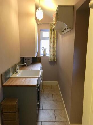 Utility room to side