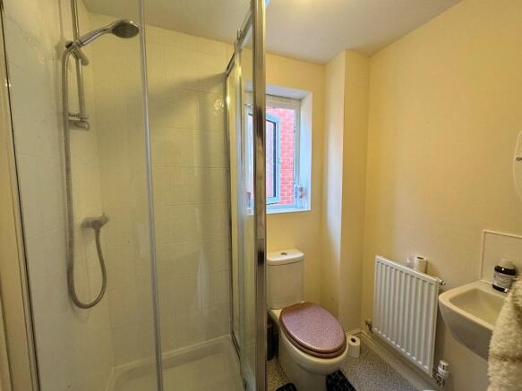5 bed Detached for sale Image 10