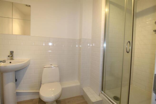 2 bed Apartment to rent Image 8